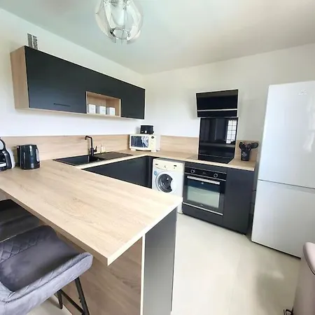 Appartement Spacieux ,4 Pers,piscine & Vue Antibes