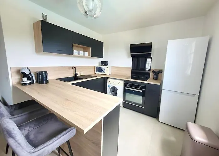 Apartment Spacieux ,4 Pers,piscine & Vue Antibes